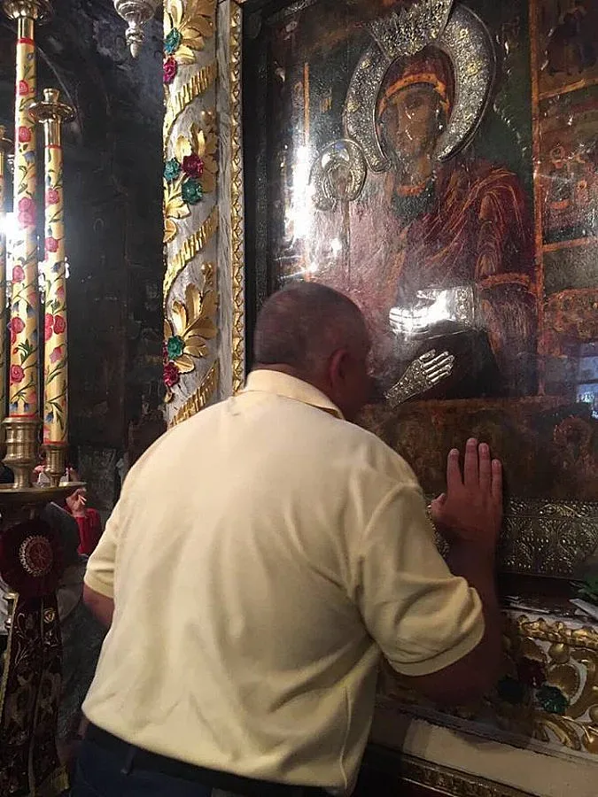 Борисов се помоли на Богородица в Троянския манастир