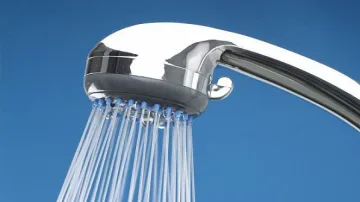 Пуснаха топлата вода в части от София