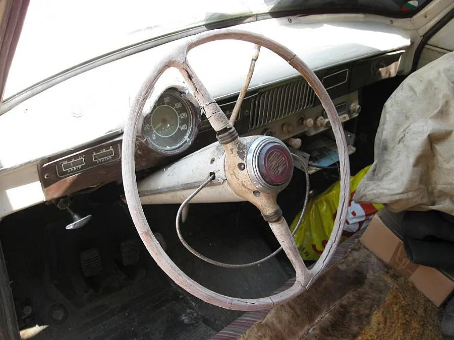 Гърци купуват стари коли в Дупница