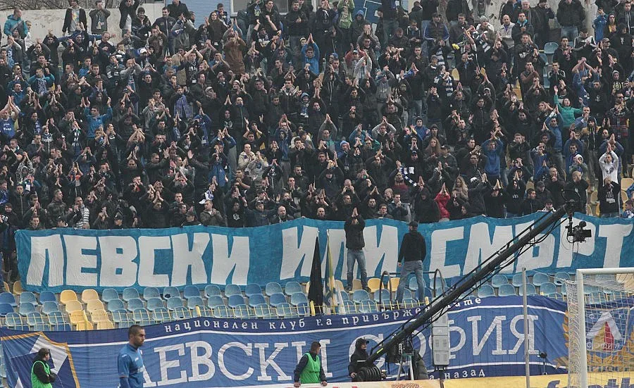 "Левски" към феновете: Да преживеем  бурята заедно