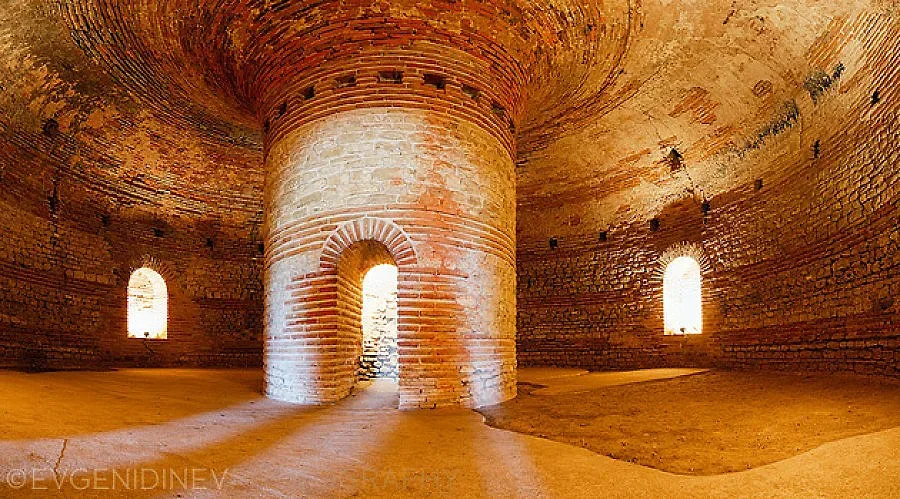 Вековна война за Антична гробница