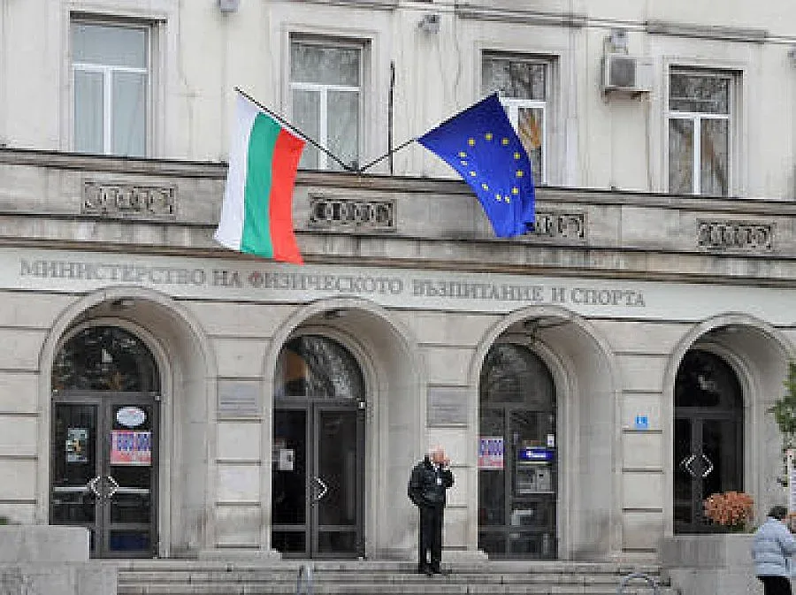 ММС осъди поведението на Дънекова