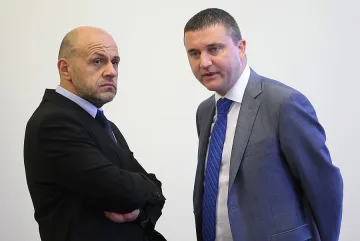 ГЕРБ вади познат на света политик за "Дондуков 2"