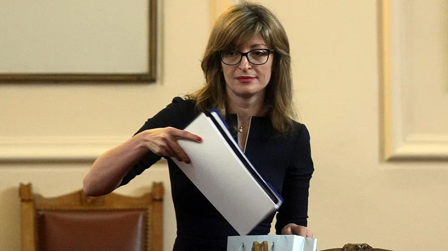 Запорират дългове и в чужбина