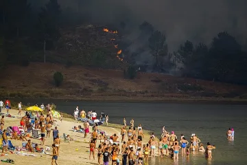 Франция пламна от пожари