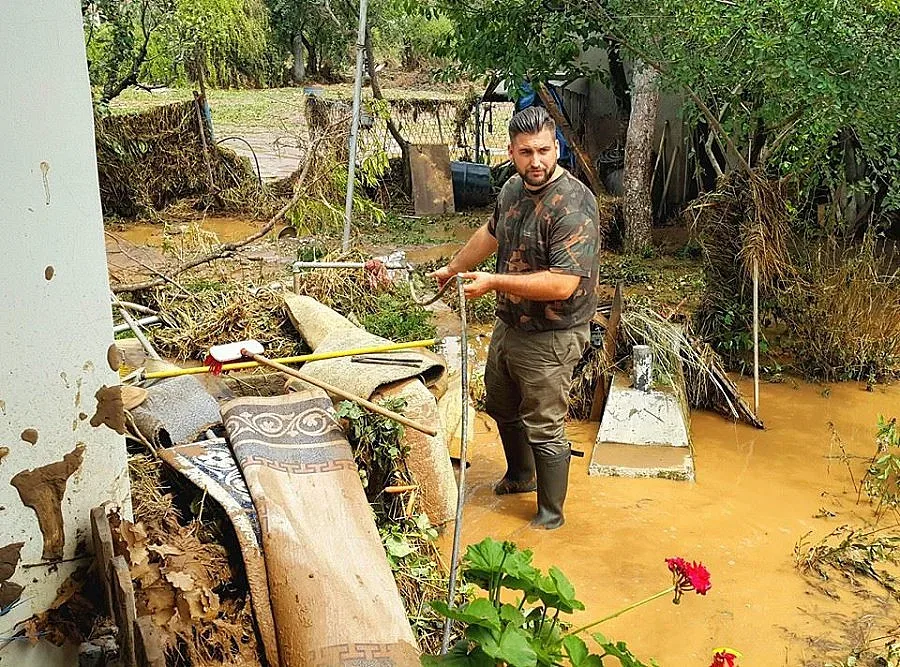 Евродепутат стана спасител за македонци