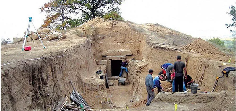 Мъж с опасност за живота след падане