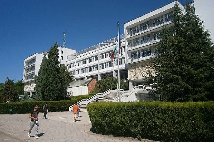 Течове срутиха таван в университет