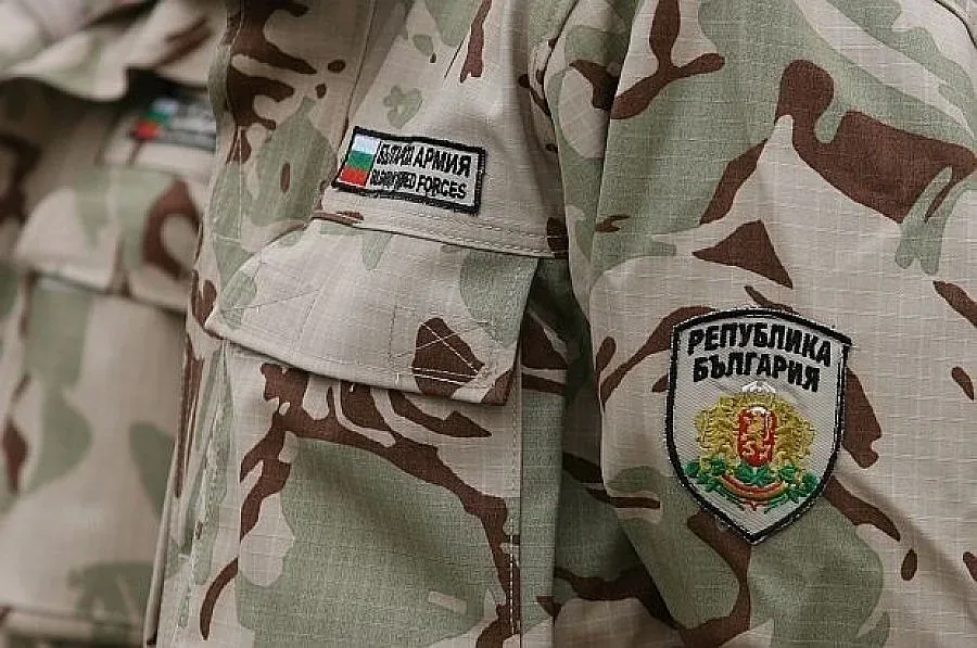 Борисов дава пари за църква и казарма