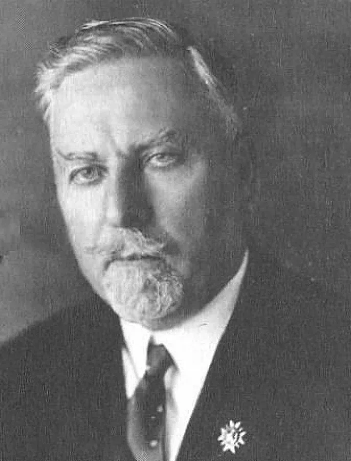 Генерали се пробват във властта от век насам