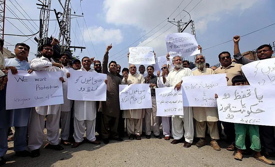 Над 90 жертви на взрива в Пакистан