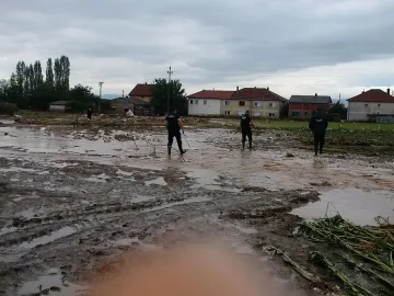 Родни пожарникари помагат в Скопие
