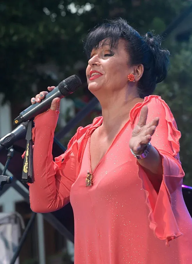 Хитове на Данчето Христова огласиха Пирин