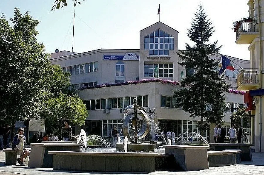 Деца учат изкуство в Разлог