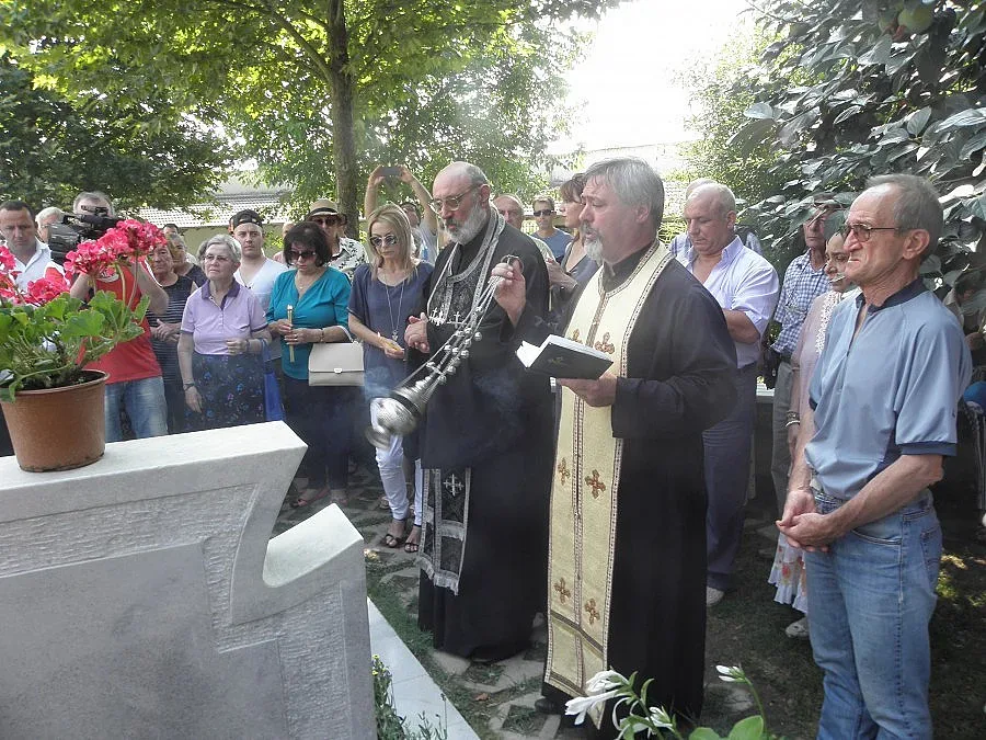 Свещи и сълзи за Ванга