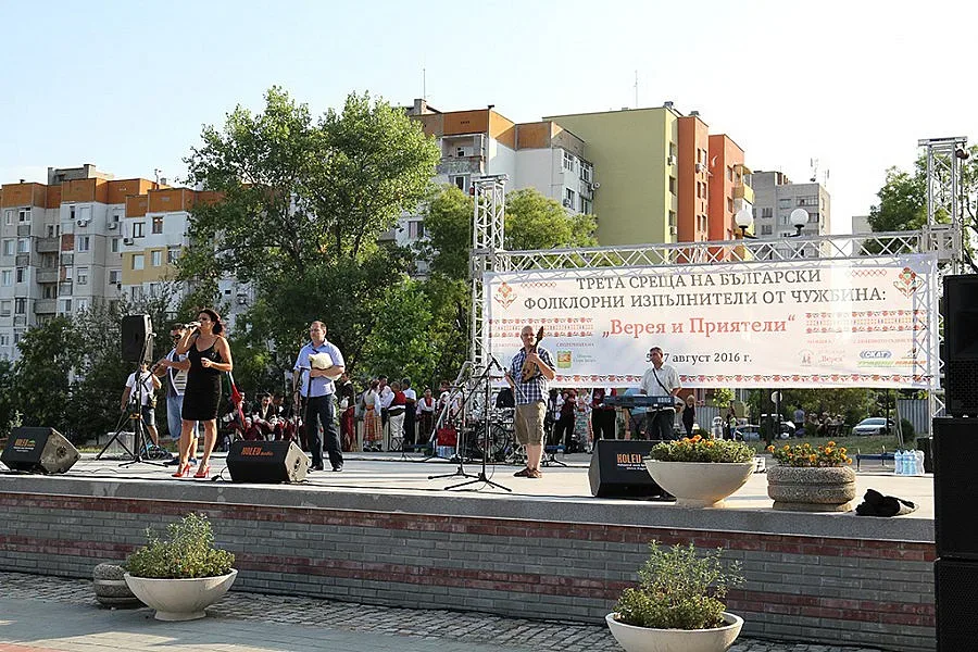 Нашенци от чужбина пяха и танцуваха на старозагорска сцена