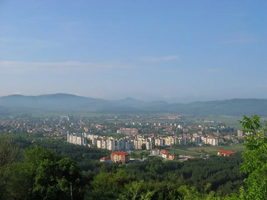 Санират 12 жилищни сгради в Момчилград