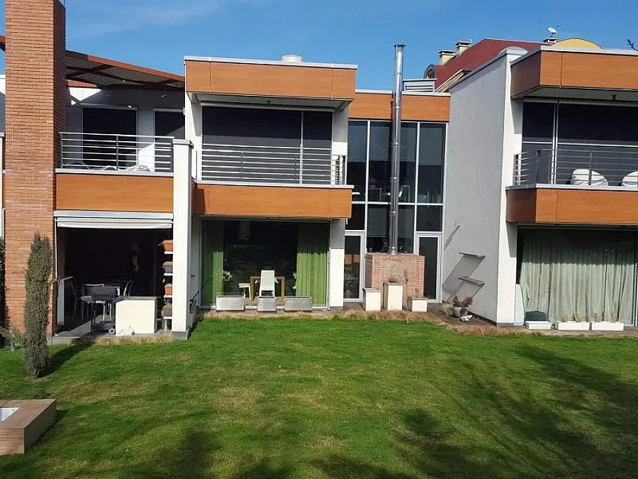 Данъчни продават къща в София за 1 млн. лв.