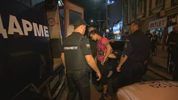 Десетки нелегални мигранти разкрити за нощ