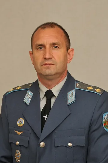Шефът на ВВС се пенсионира