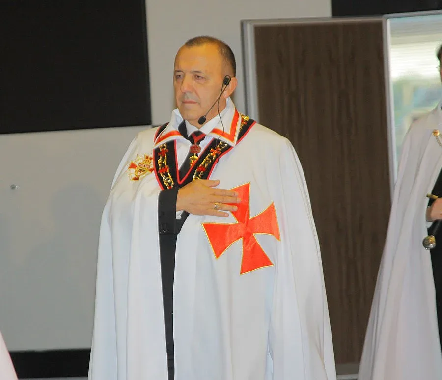 От масона се иска името му да е чисто