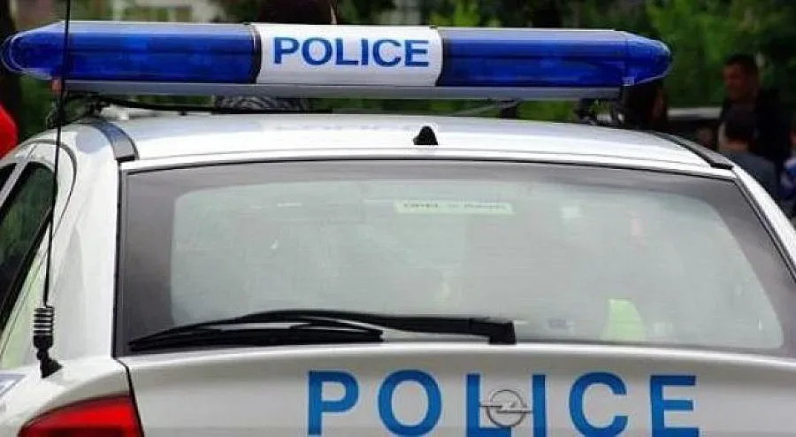 Пияни хвърлят камъни по коли на шосето