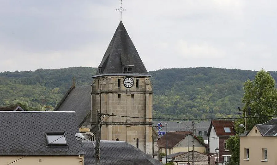 Мюсюлмани напълниха църквите във Франция