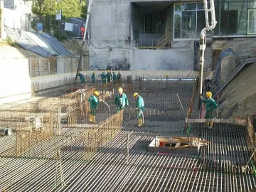 Баща и син дават пример за европейско строителство