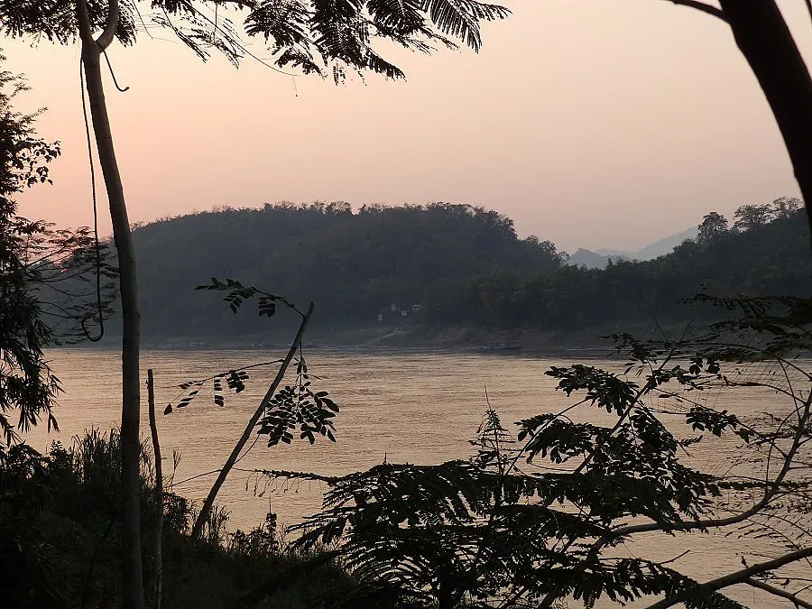 Лаос след перестройката