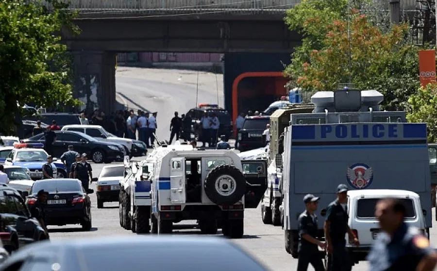 Освободиха и последните заложници в Ереван