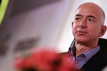 Шефът на "Амазон" трети по богатство в света