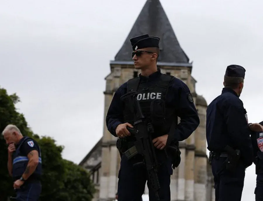 Арестуваха сириец за нападението във Франция