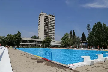 60 деца от Кърджали усвоят основите на кроул