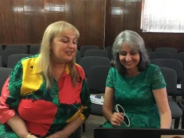 Попова дарява 300 тома книги на президентството