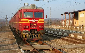 БДЖ няма достатъчно локомотиви, ще вози с автобуси