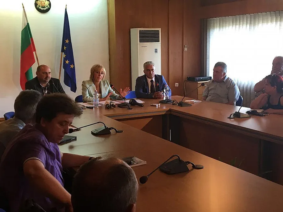 Манолова даде на КС заличаването на граждани от избирателните списъци