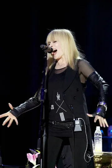 Лили събира 30 000 на плажа в Бургас