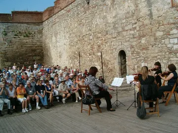 Видин отново живее с култовия си фестивал „Дунавски вълни"