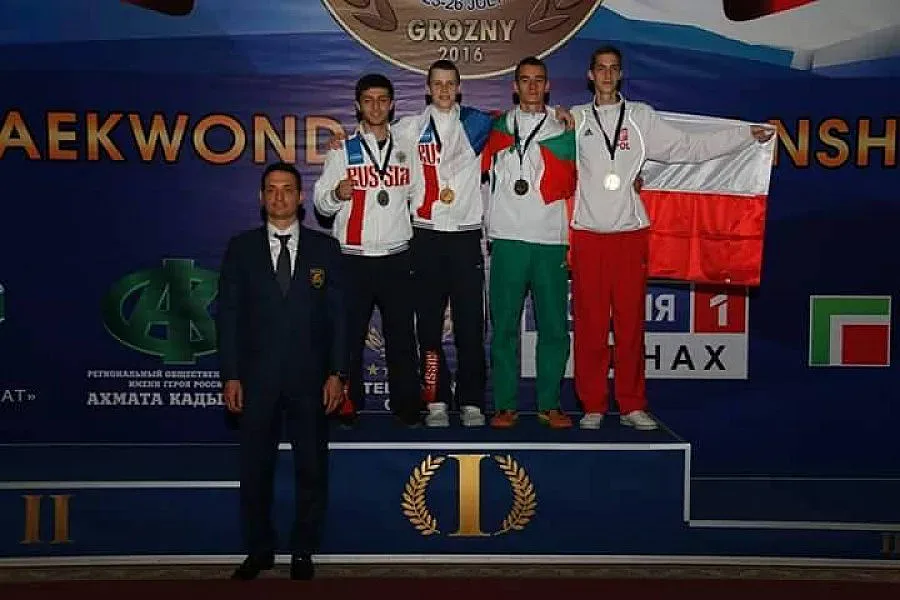 Таекуондистите с 2 медала пред Путин и Кадиров
