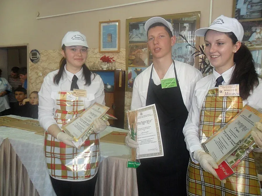 Ученици на стажове в над 80 фирми