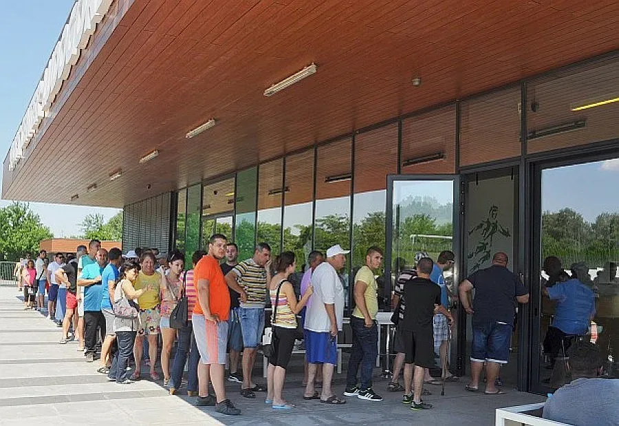 Опашки за билети преди "Лудогорец" - "Звезда"