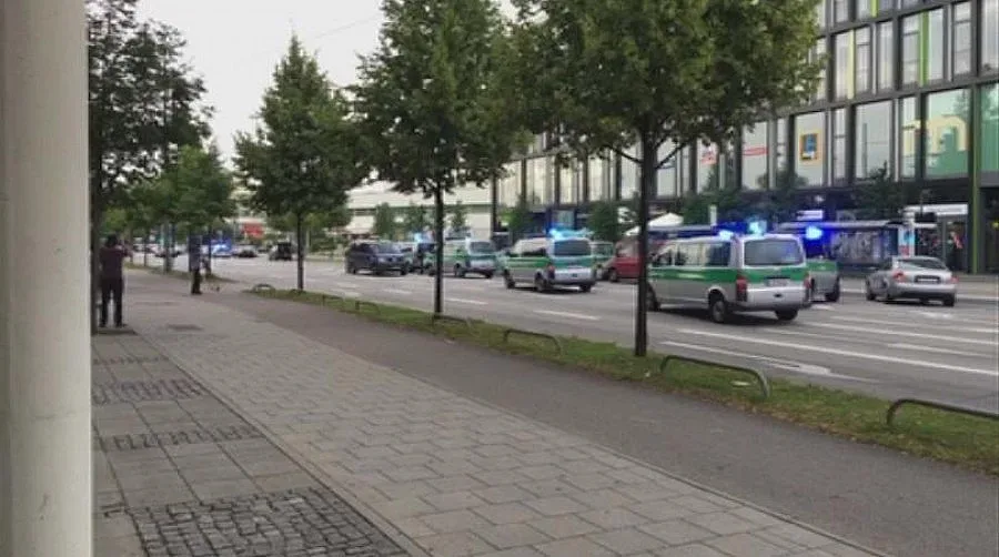 Най-малко 10 убити в германския мол