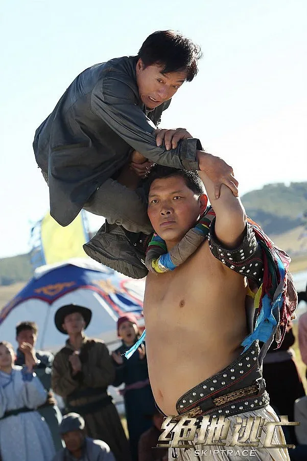 Джаки Чан отново рита задници