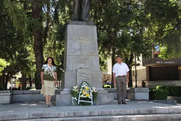 Стотици се поклониха пред делото на Вапцаров