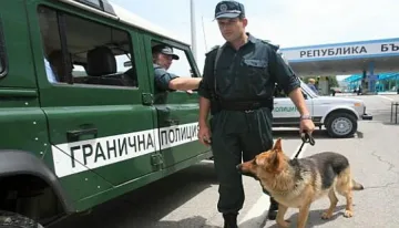 Граничари задържаха 29 афганистанци в товарен влак
