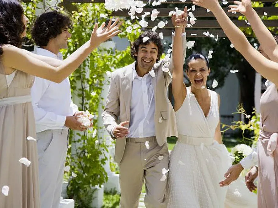 Забраняват сватбите в градинки