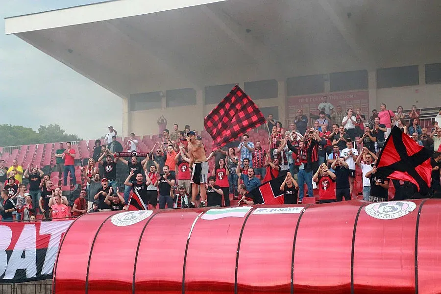 Трудно се дават пари за футбол