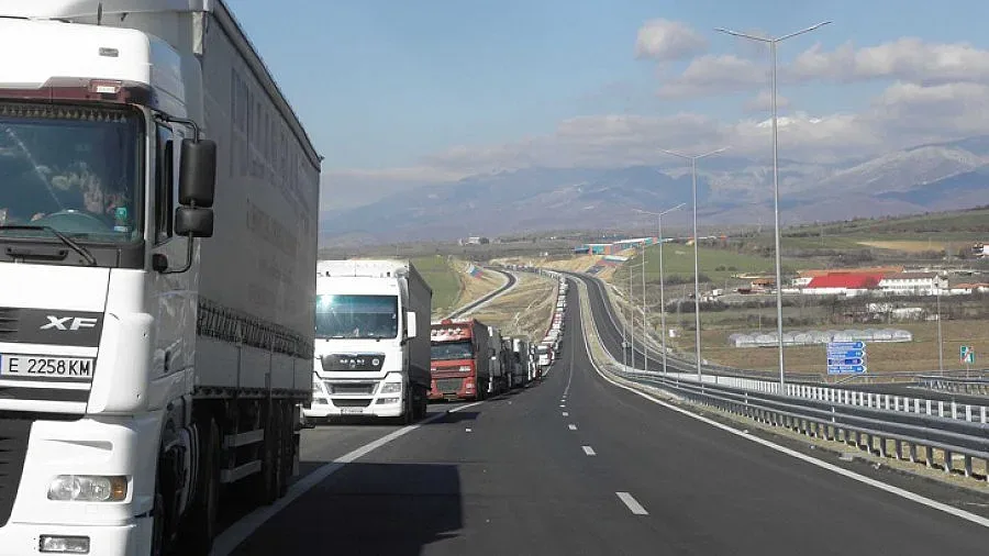 Връщат ограниченията за камиони по магистралите