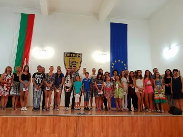 Кмет награди даровити деца в Петрич