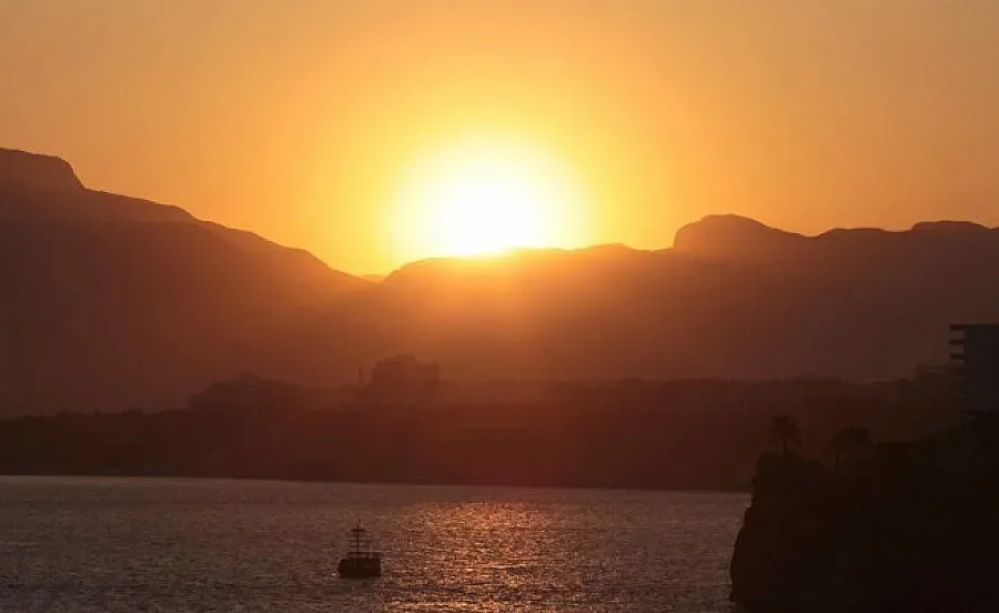 Метежът ще откаже поне 10 млн. туристи